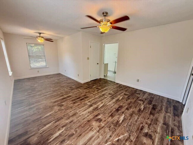 Building Photo - 103 Crestview Dr