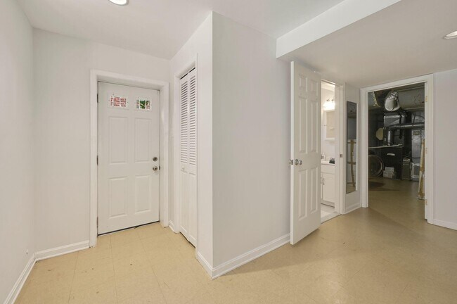 Building Photo - 4505 Alton Pl NW