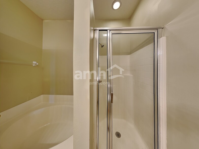 Building Photo - 3112 Dasha Palm Dr