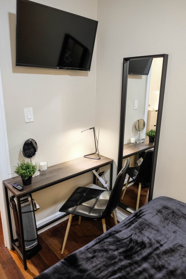 Building Photo - 65 W 107th St