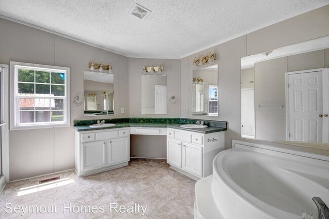 Building Photo - 4 br, 3 bath House - 3362 Hwy 13 North