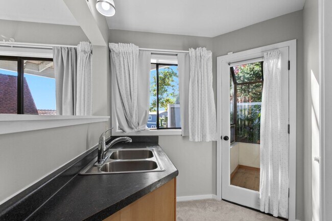 Building Photo - 3Bd/2.5Ba Seattle House