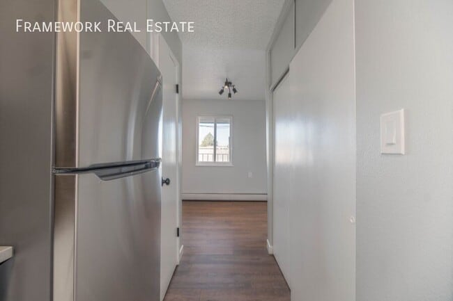 Building Photo - 1509 3rd Ave