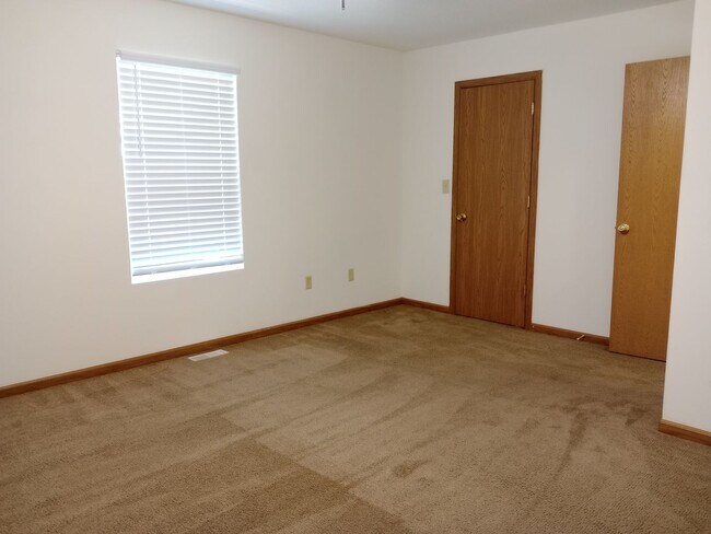 Building Photo - 3546-3548-3548 Prescott Dr