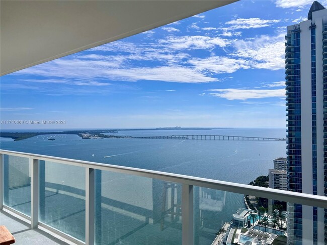 Building Photo - 1155 Brickell Bay Dr