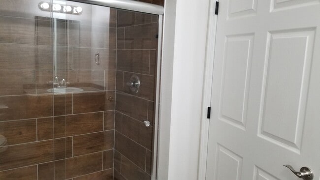Building Photo - NEW LUXURY ONE BEDROOM APARTMENT UNFURNISHED