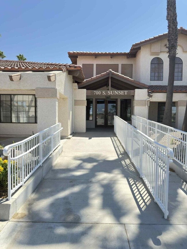 Building Photo - 2890 Summer Set Cir