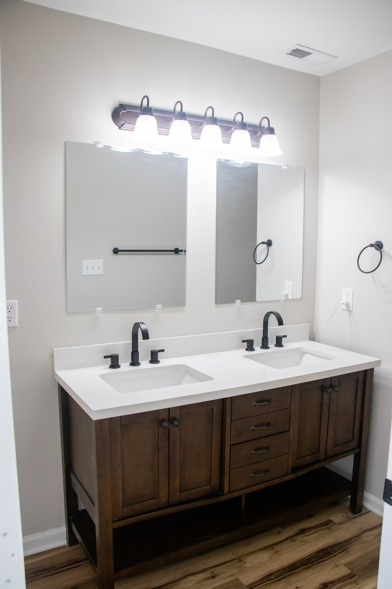 Master bathroom - 3225 Lasalle St