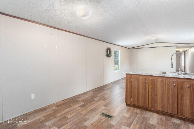 Building Photo - "Charming 3-Bedroom Home with 2 Full Baths in Prime Bossier City Location!"