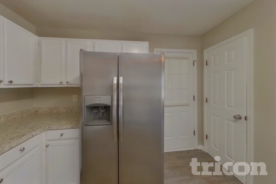 Building Photo - 424 Forest Grove Cir