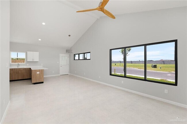 Building Photo - 2705 Woodpecker Rd