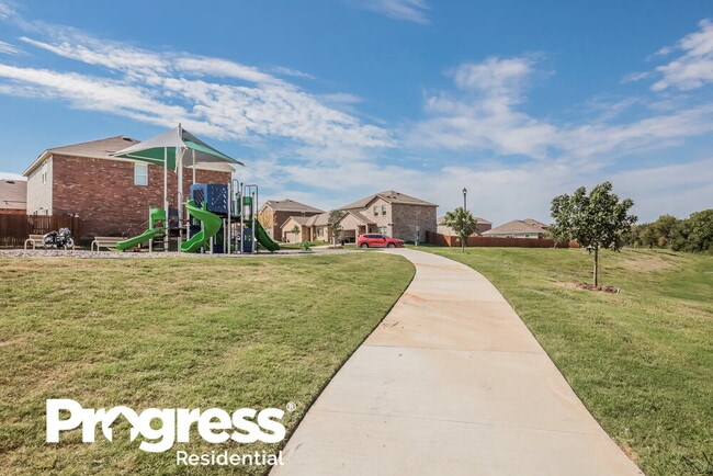 Building Photo - 734 Oakhurst Dr