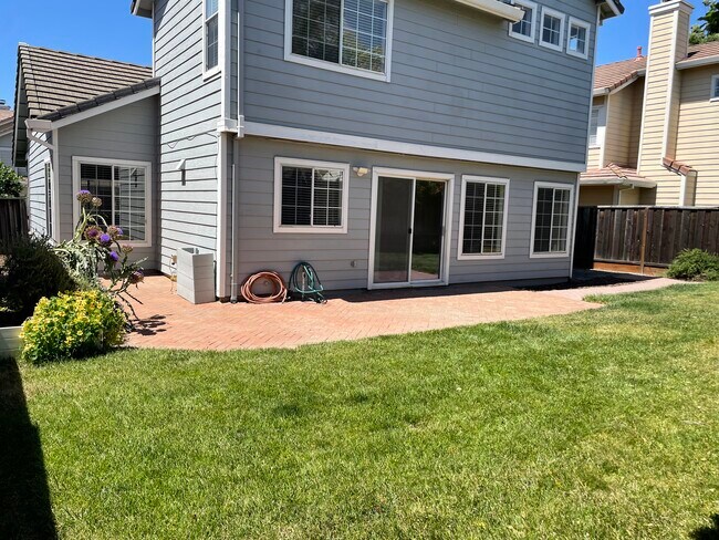Building Photo - 138 Trenton Cir