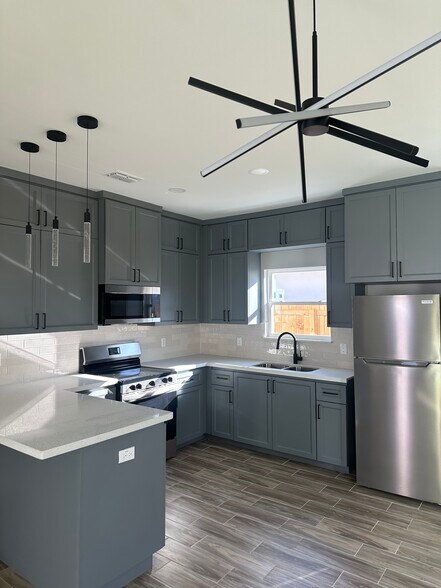 Building Photo - 2409 Indian Creek Ave