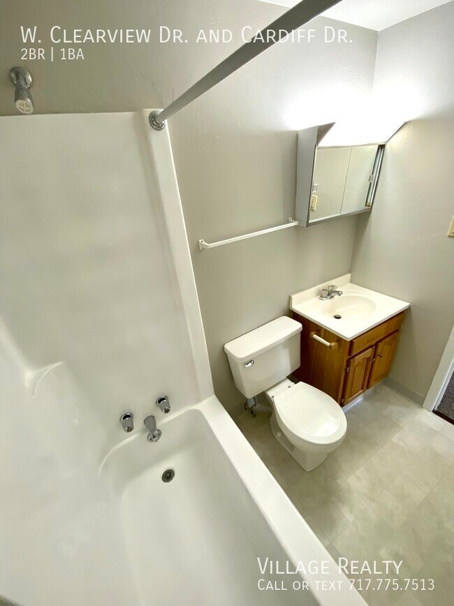 Building Photo - 51 W Clearview Dr