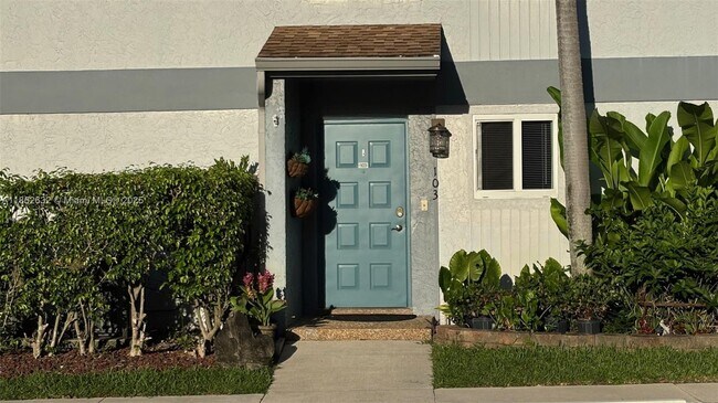Building Photo - 2761 S Oakland Forest Dr