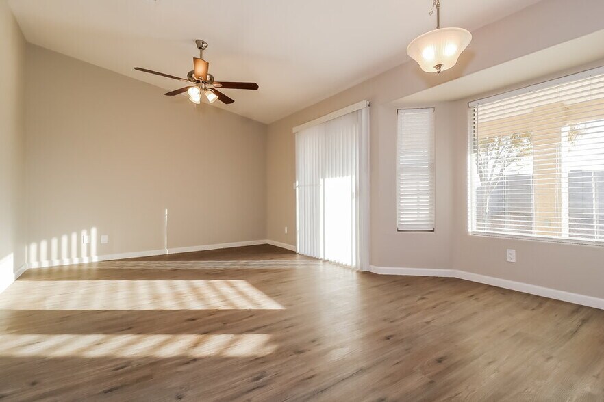 Building Photo - 1611 S 63rd Dr