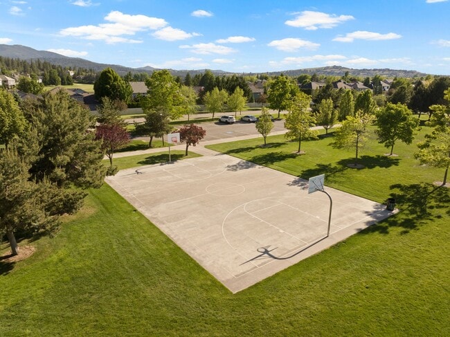 Building Photo - 1790 N Winchester St