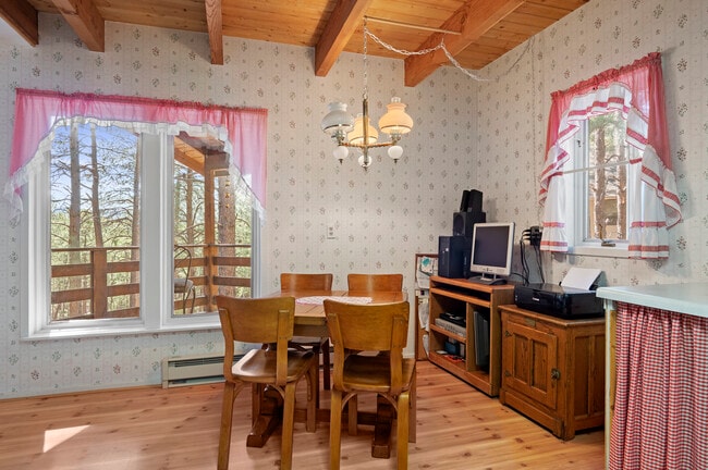 Building Photo - 2888 Echo Cave Ovi