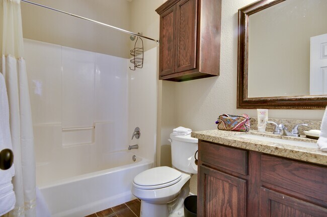 Building Photo - 601 Highlands St