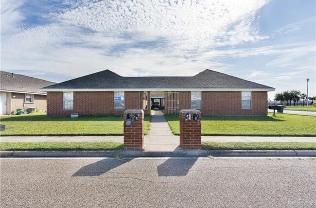 Primary Photo - 2100 N Paradise Dr