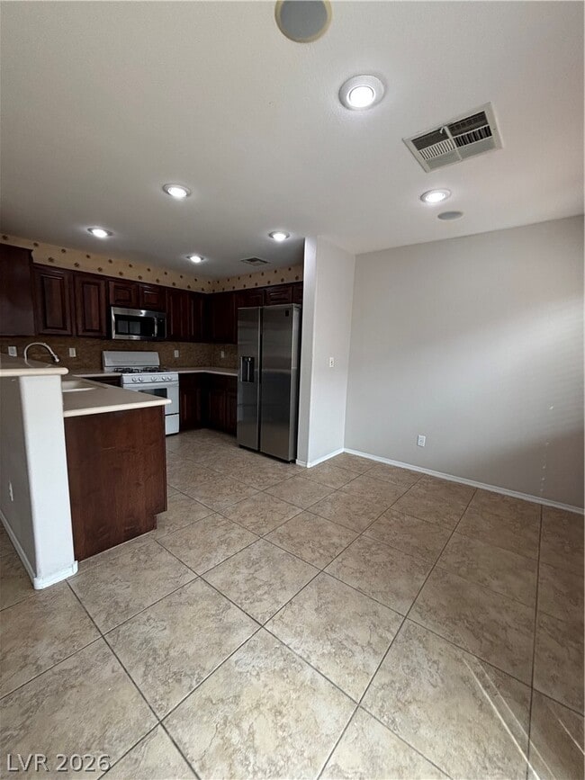 Building Photo - 10392 Lady Angela St