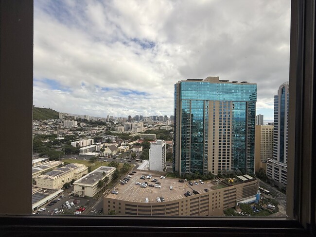 Building Photo - Kukui Plaza Diamond Head Tower 1 bedroom 1...