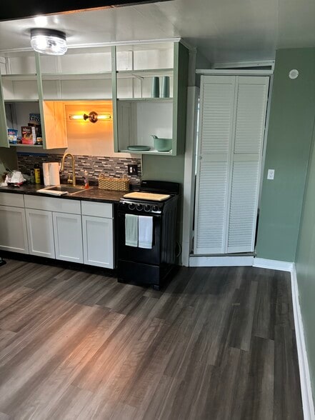 Kitchen/ Dining - 727 Madison St