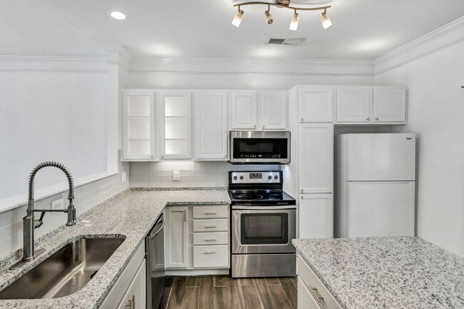 Building Photo - 302 Hampton Forest Drive