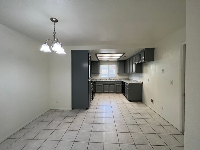 Building Photo - 3 bedroom and 2 bathroom home! AVAILABLE J...