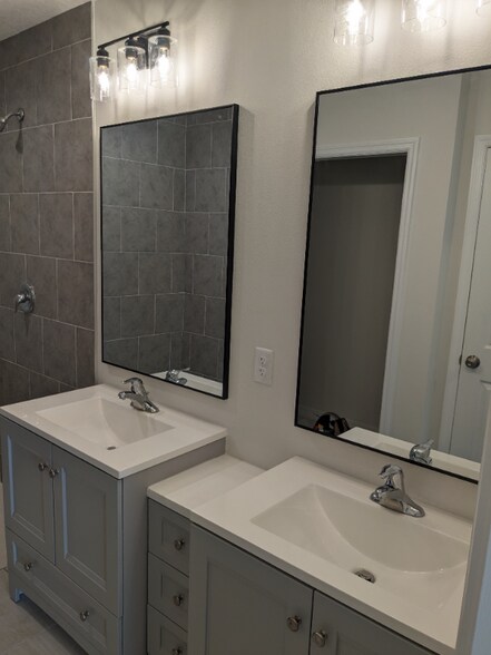 Building Photo - 5837 Babian Rd