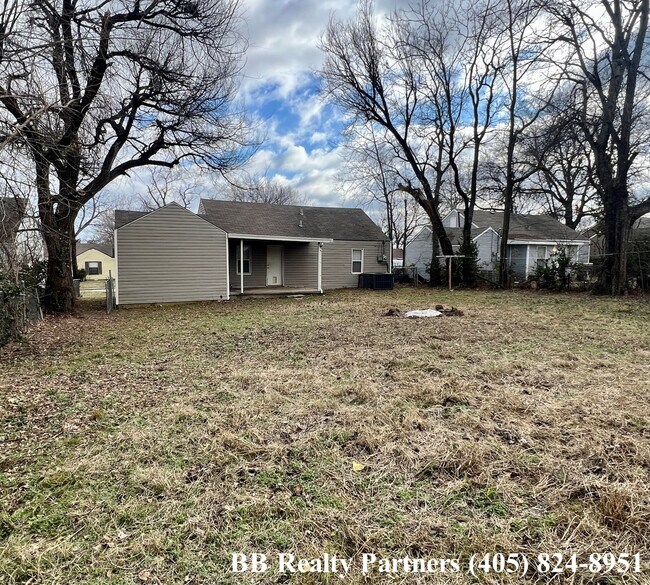 Building Photo - 1212 S Erie Ave