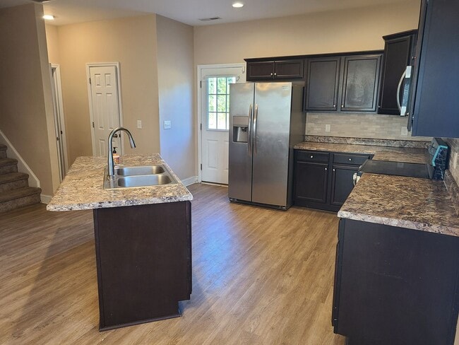 Building Photo - 3 Bedroom, 2.5 bath home - Sneads Ferry - ...