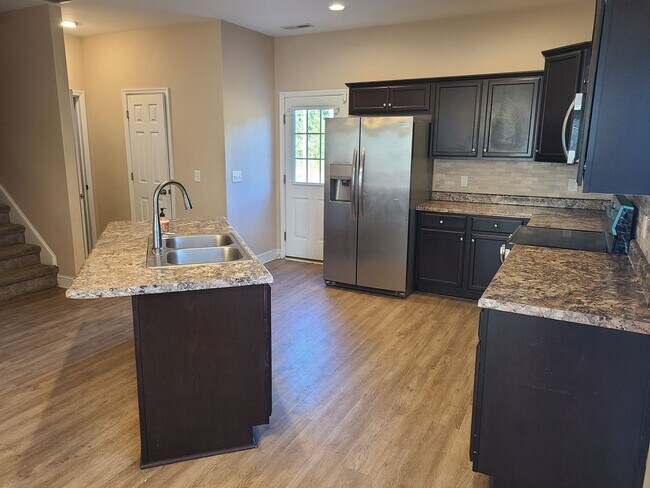 Building Photo - 3 Bedroom, 2.5 bath home - Sneads Ferry - Everetts Creek Community