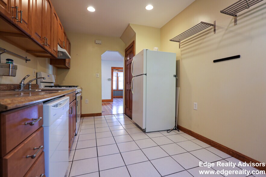 Building Photo - 36 South Crescent Circuit