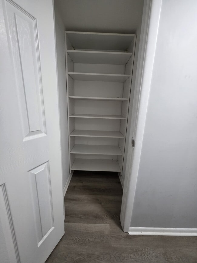 Building Photo - 122 Chelsea Cir