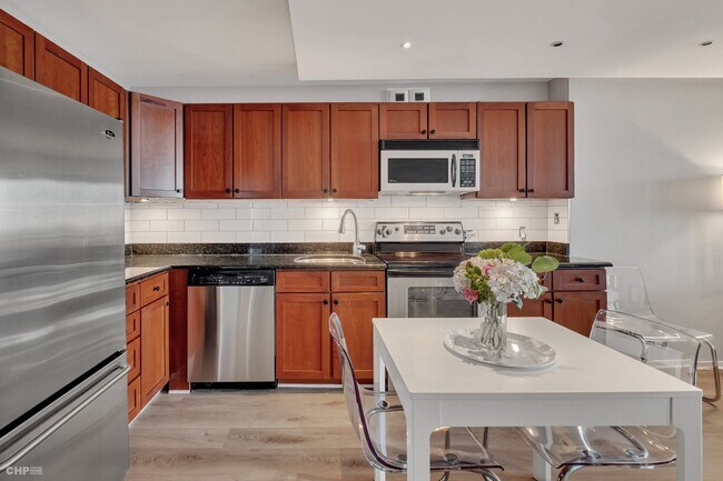 Building Photo - 1660 N La Salle Dr