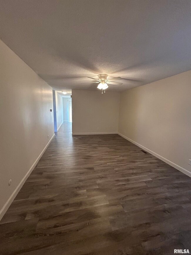 Building Photo - 2 Sundowner Ln