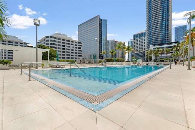 Building Photo - 950 Brickell Bay Dr