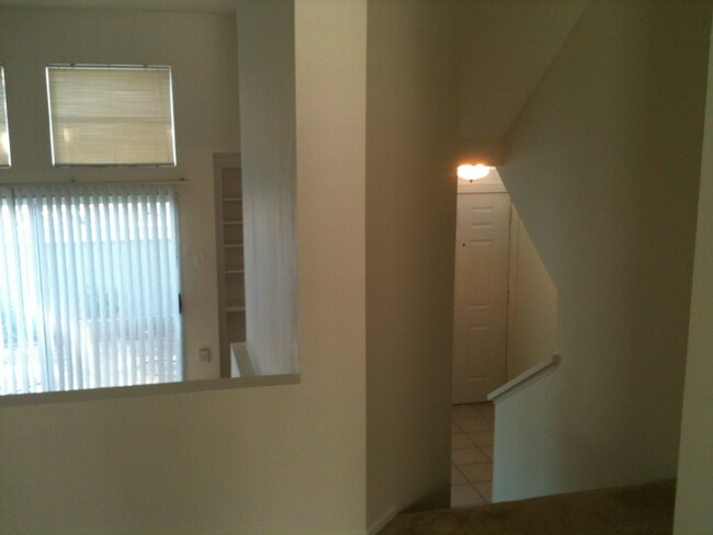 Building Photo - 4874 Thille St