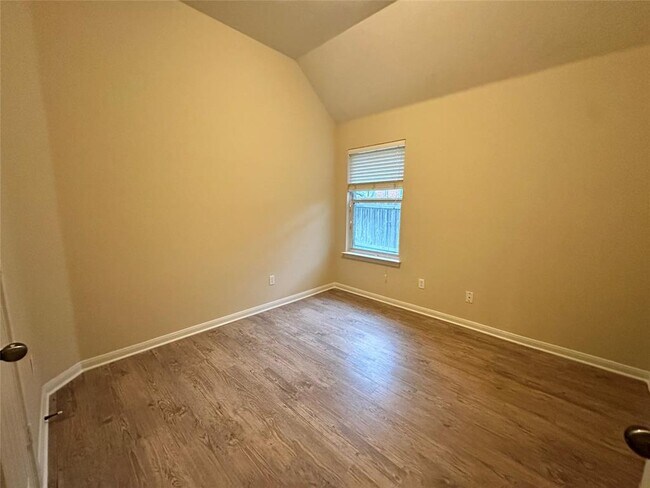 Building Photo - 315 Sendero Ln