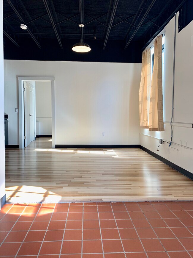 Building Photo - 181 Elm St