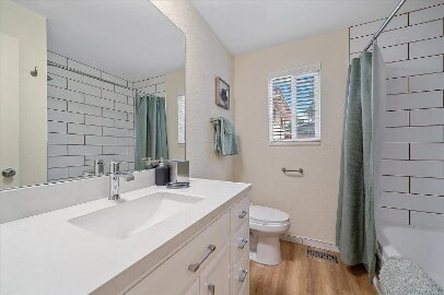 Building Photo - **FIRST MONTH FREE**!!  Immacutate, FULLY FURNISHED 2-Bed - 1 Bath Duplex with Garage & Fenced Ya...