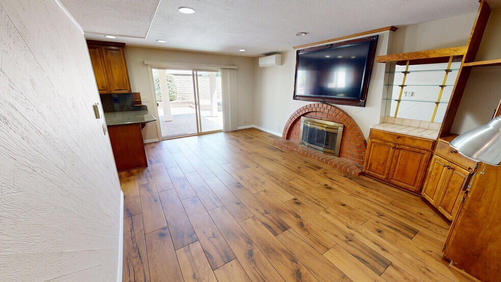 Building Photo - 2431 Deerfield Ct