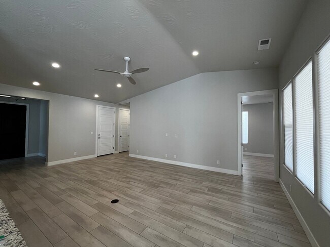 Building Photo - ADORABLE HOME IN BRIO FOR RENT!
