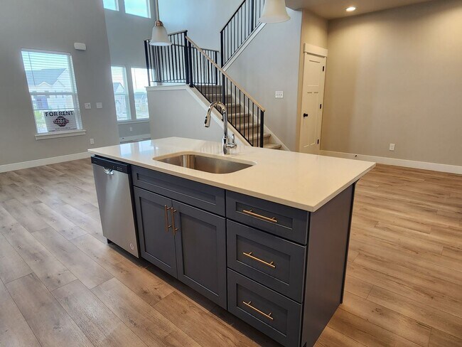 Building Photo - Beautiful  End Unit Townhome In Herriman