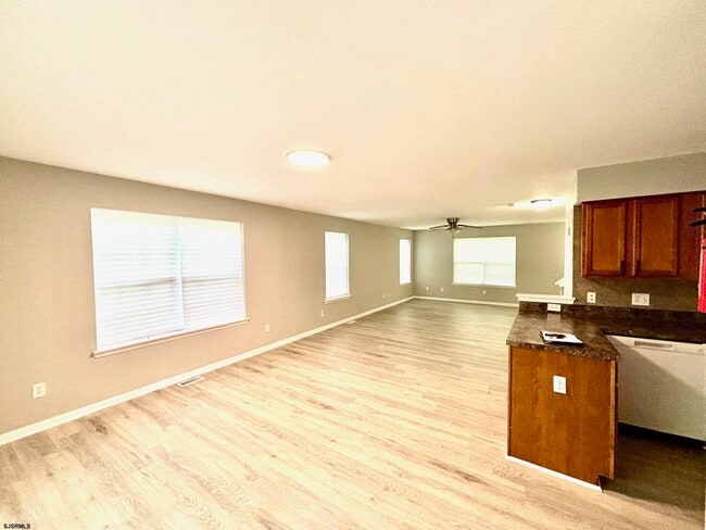 Building Photo - 27 Oyster Bay