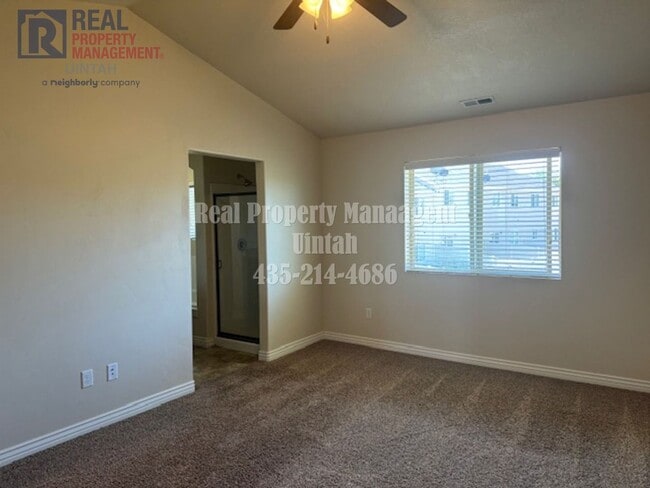 Building Photo - 3 bed 2.5 bath townhome in Fox Run