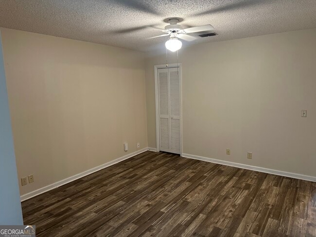 Building Photo - 114 E Lakemont Dr
