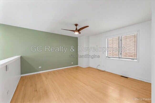Building Photo - 832 W Barry Ave